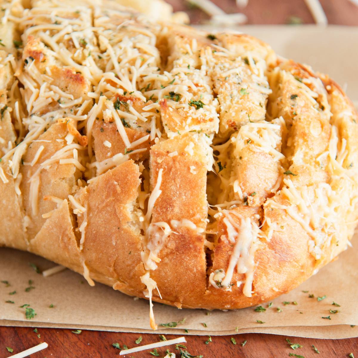 Roasted Garlic & Parmesan Cheesy Pull-apart Bread